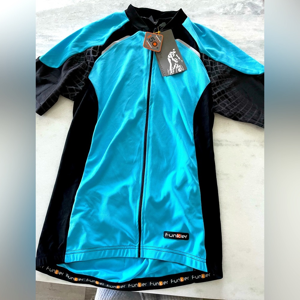 Womens biking top with rear pockets NWT